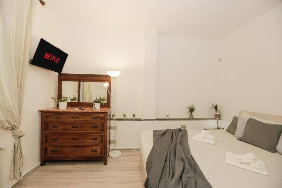 Storico A 2km Dal Duomo Di Apartment *